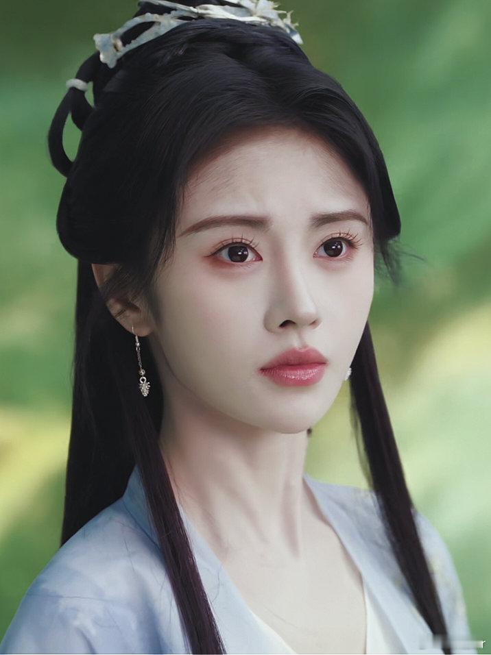 一袭素衣揽尽山林月色  山间清风遇佳人鞠婧祎姜黎非  专栏 · 随意（修.自截）