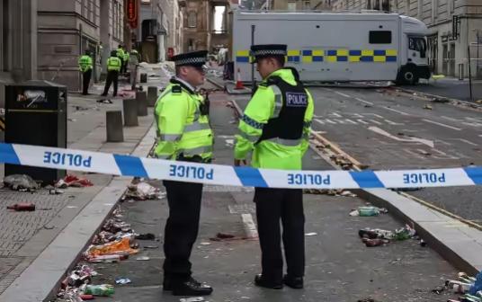 移英港废们终于又拾起了他们在香港的看家本领。近日一场由近3000名移英港废发起的