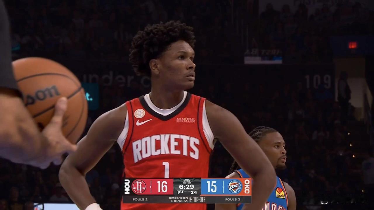 休斯顿火箭半场比分57比51暂时领先雷霆，切特半场拿到18分，杜兰特14分，双方