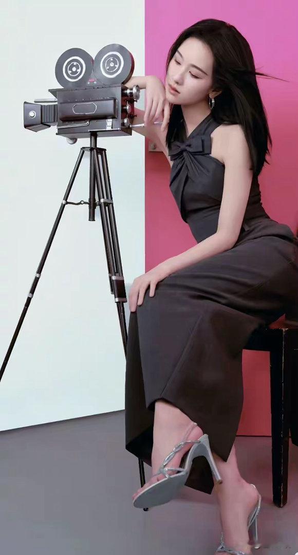 陈都灵——她的每双不同的高跟凉鞋都让她的美撩人心弦 