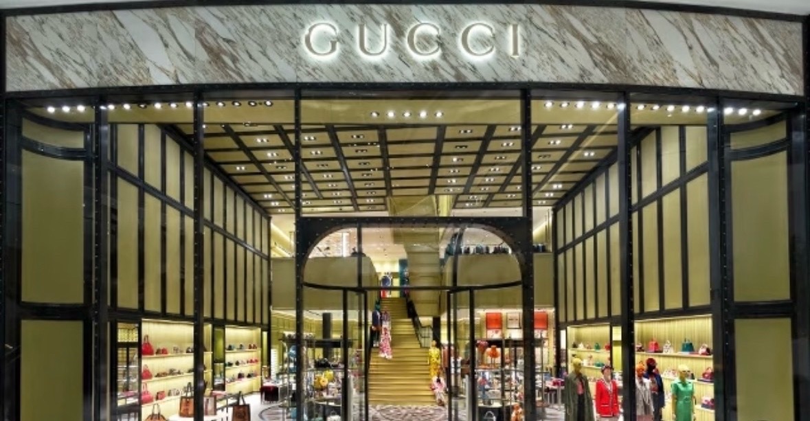 开云集团CEO称部分产品定价过高Gucci降价释放什么信号   近日，Gucci