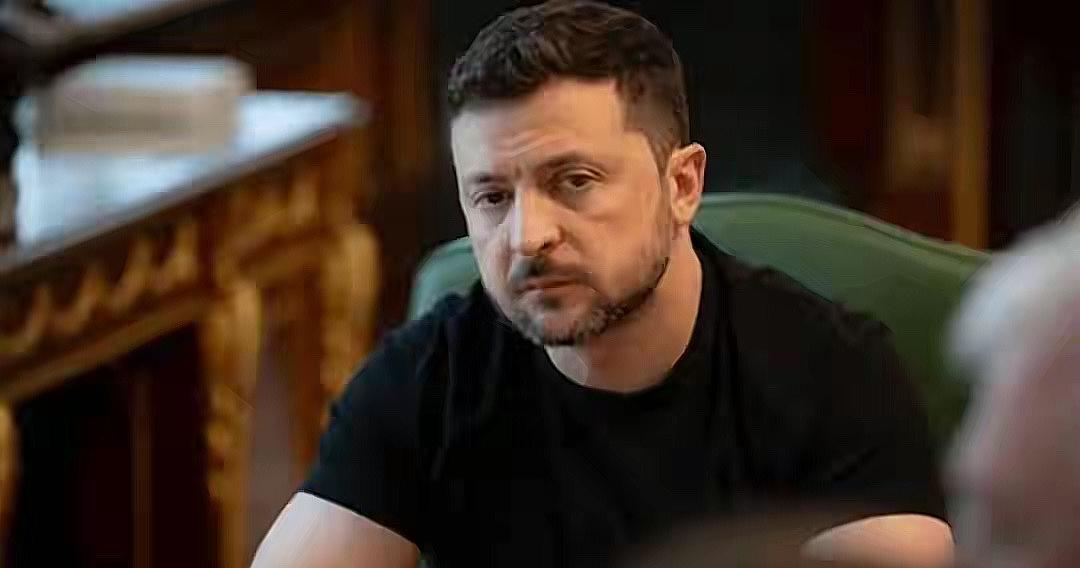 原本被认为已经进入“决战阶段”的俄乌战争，突然又掀起两股巨浪：一边是泽连斯基亲自