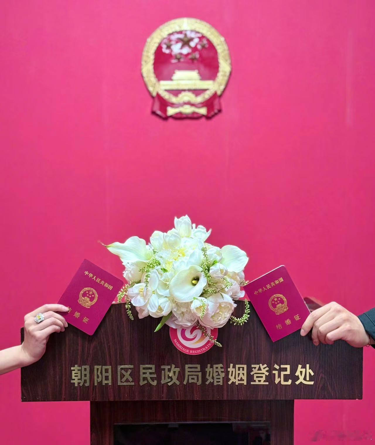 李纯马𬱖不办婚礼不拍婚纱照 终于有人不被世俗婚礼绑架了，李纯马頔在节目里直接说