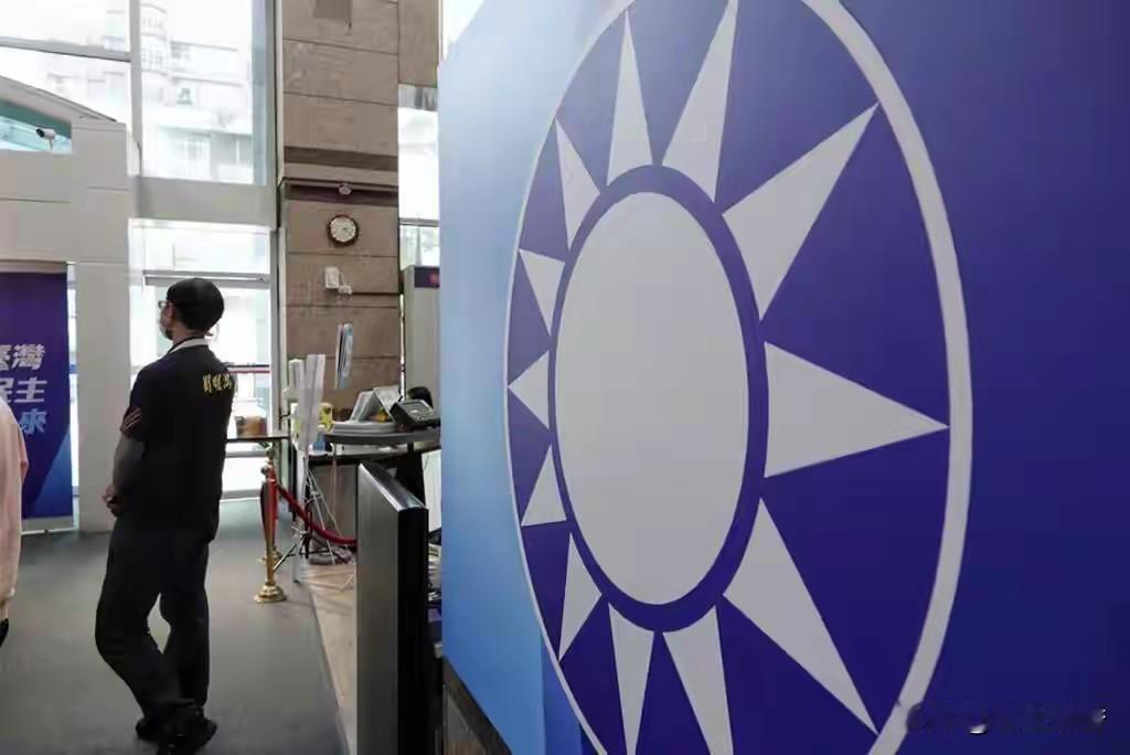 大多数人都认为中国国民党才是们推动两岸统一最关键的政党，如果这么看重国民党的话，