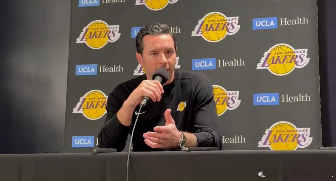 雷迪克表示，他预计今天能上场的球员明天都能上场比赛。 