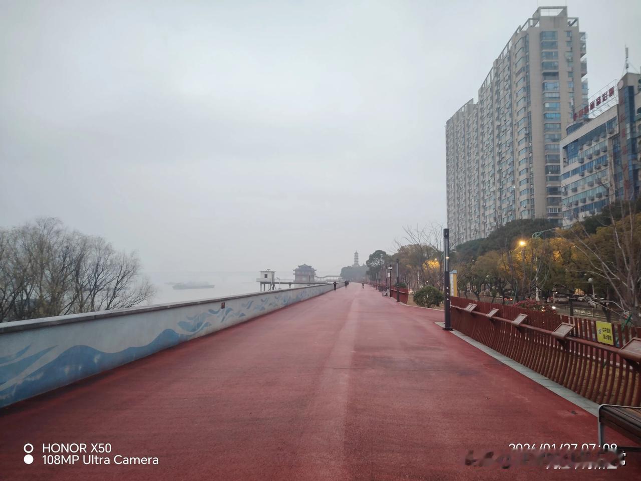 冬日生活打卡季1月27日长江岸边晨练打卡分享运动