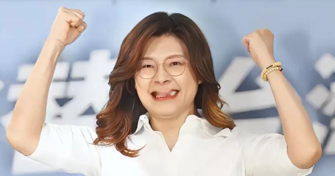 朱立伦失算了！
 
邱毅教授直言：朱立伦对党主席轮换一事很不情愿，他知道卢秀燕不