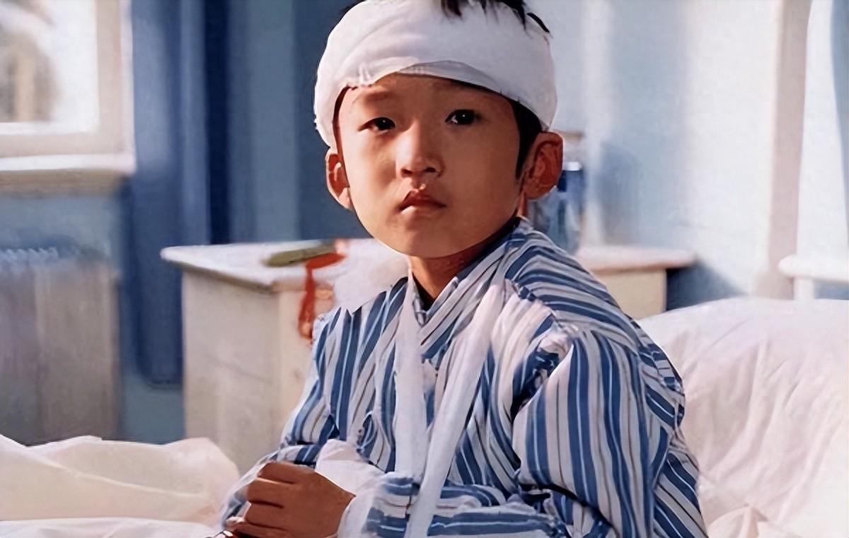 实力派童星！
八岁出道，演过50多部剧，包括父母爱情！长相一般但演戏很有意思。