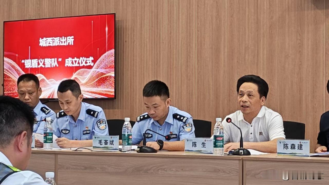 AI时代，切不可对着陌生人的手机念数字！

近日“警方提醒：警惕对着手机念一串数