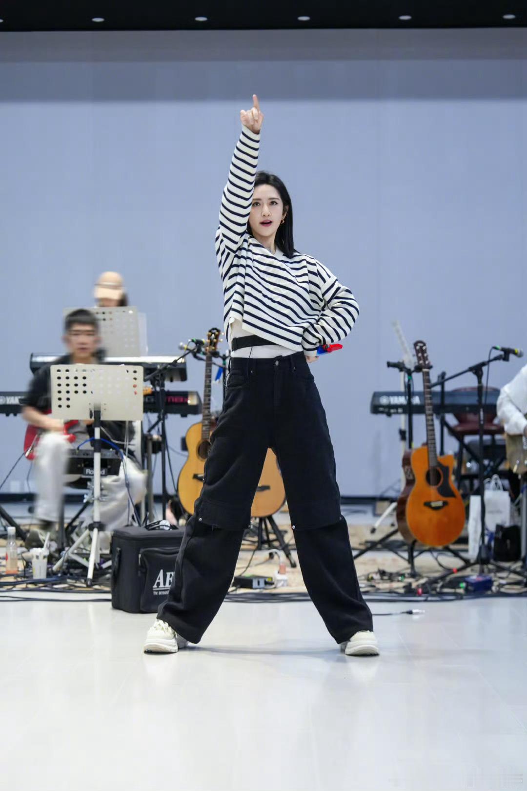 谢娜联排照谢娜演唱会排练照 谢娜演唱会排练照挺好的 