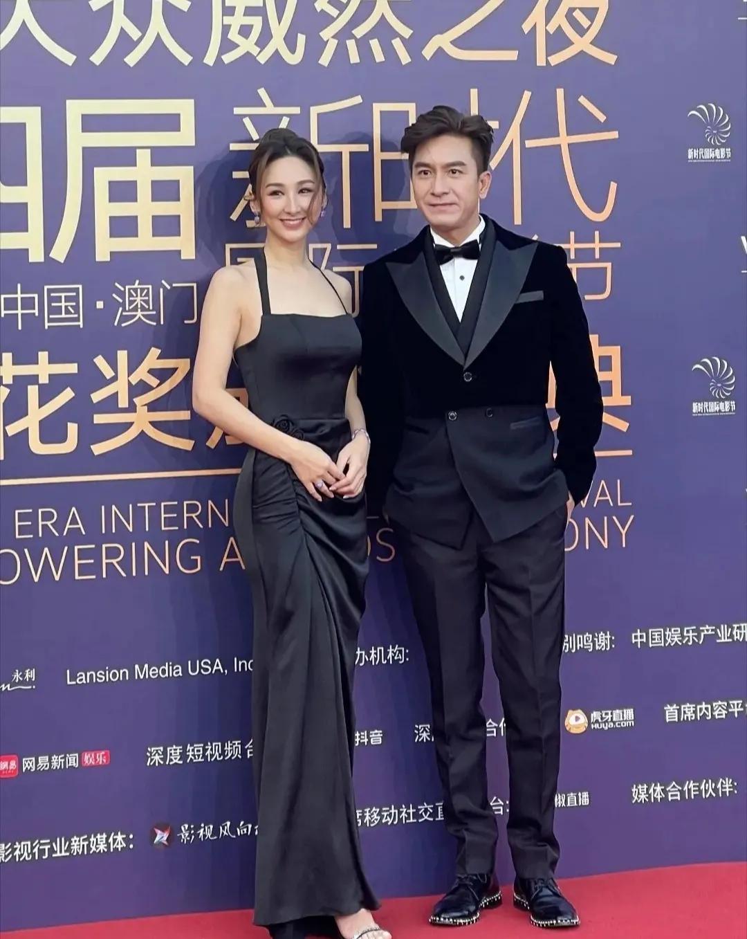 高海宁马国明同框
最近特别爱帅哥美女的同框照
哈哈，看着养眼呗
不得不说
高海宁