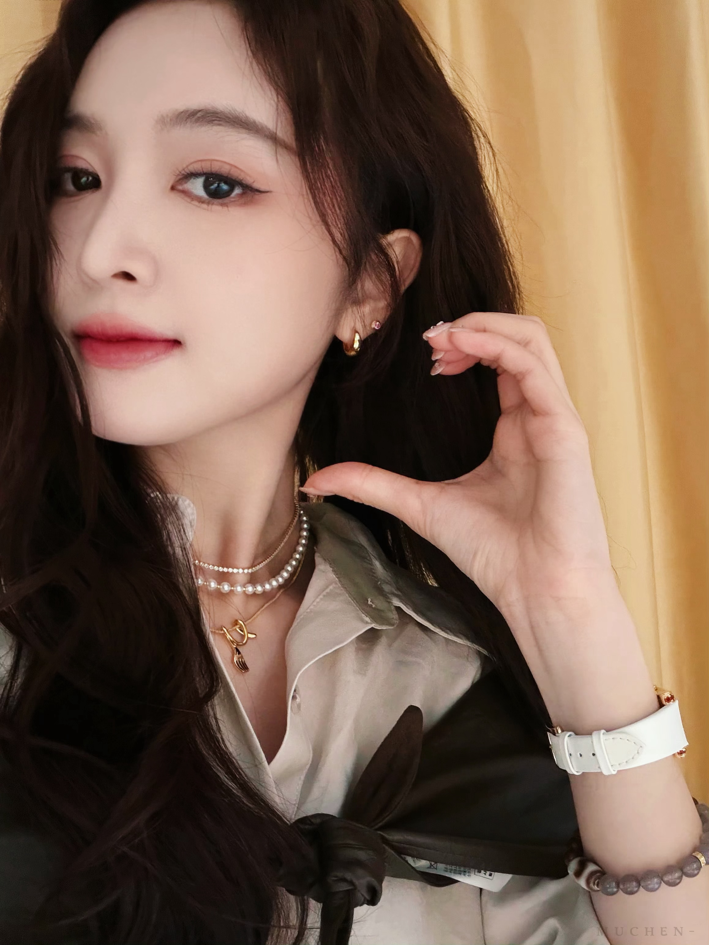 吴宣仪叶星星.吴宣仪有戏 不过咱选今天这张自拍好漂亮喔