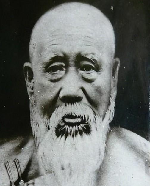 翁同龢“内定”张謇为状元，次次押错人
光绪二十年，光绪的老师翁同龢担任会试正总裁