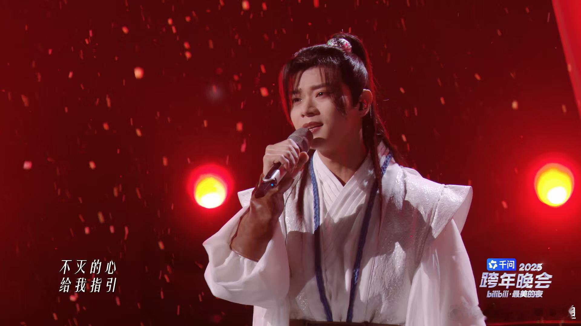 千问导演了反方向的钟 千问导演的反方向的钟太会拿捏情怀，直接把人拽回学生时代，下