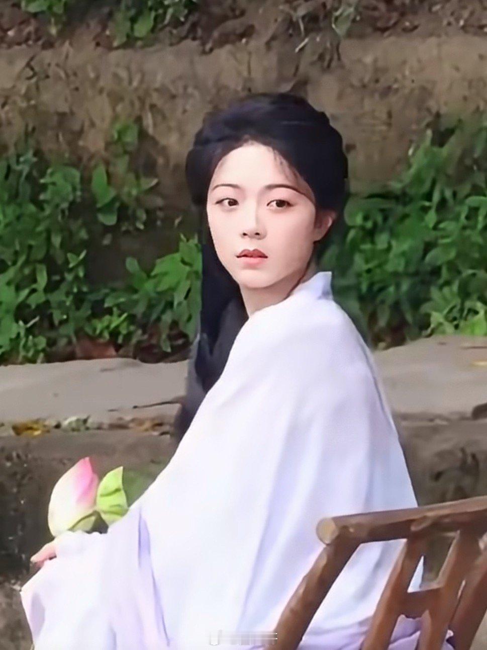 赵今麦一念江南采莲女造型 赵今麦一念江南素颜侧编发造型 呀呀呀呀呀，又是被赵今麦