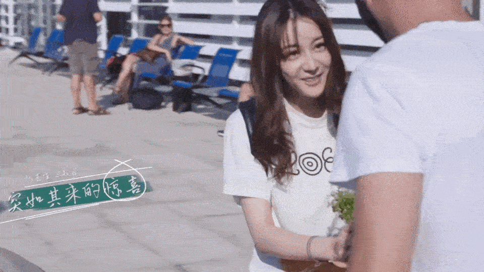 迪丽热巴曾透露理想型谁不是向往爱情的小女孩呢，以后希望遇良人，好好保护她呀[鲜花