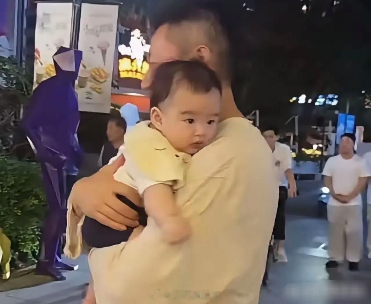 汪小菲太疼爱孩子了，马筱梅说他下班后即使汪宝儿睡了，都要抱抱他才能睡觉 