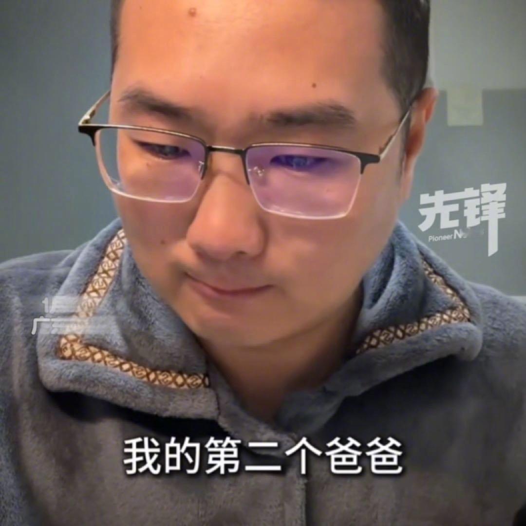 最近，一个13岁女孩佳佳写的作文《我的第二个爸爸》在网络上掀起了一阵温暖的浪潮。