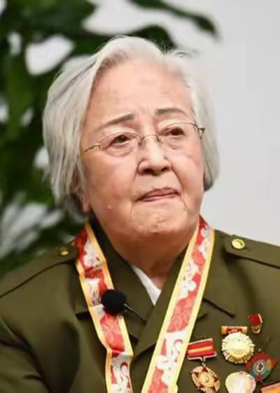 郭瑞铮，女，1932年出生，1951年7月，19岁的郭瑞铮在中国人民解放军第一军