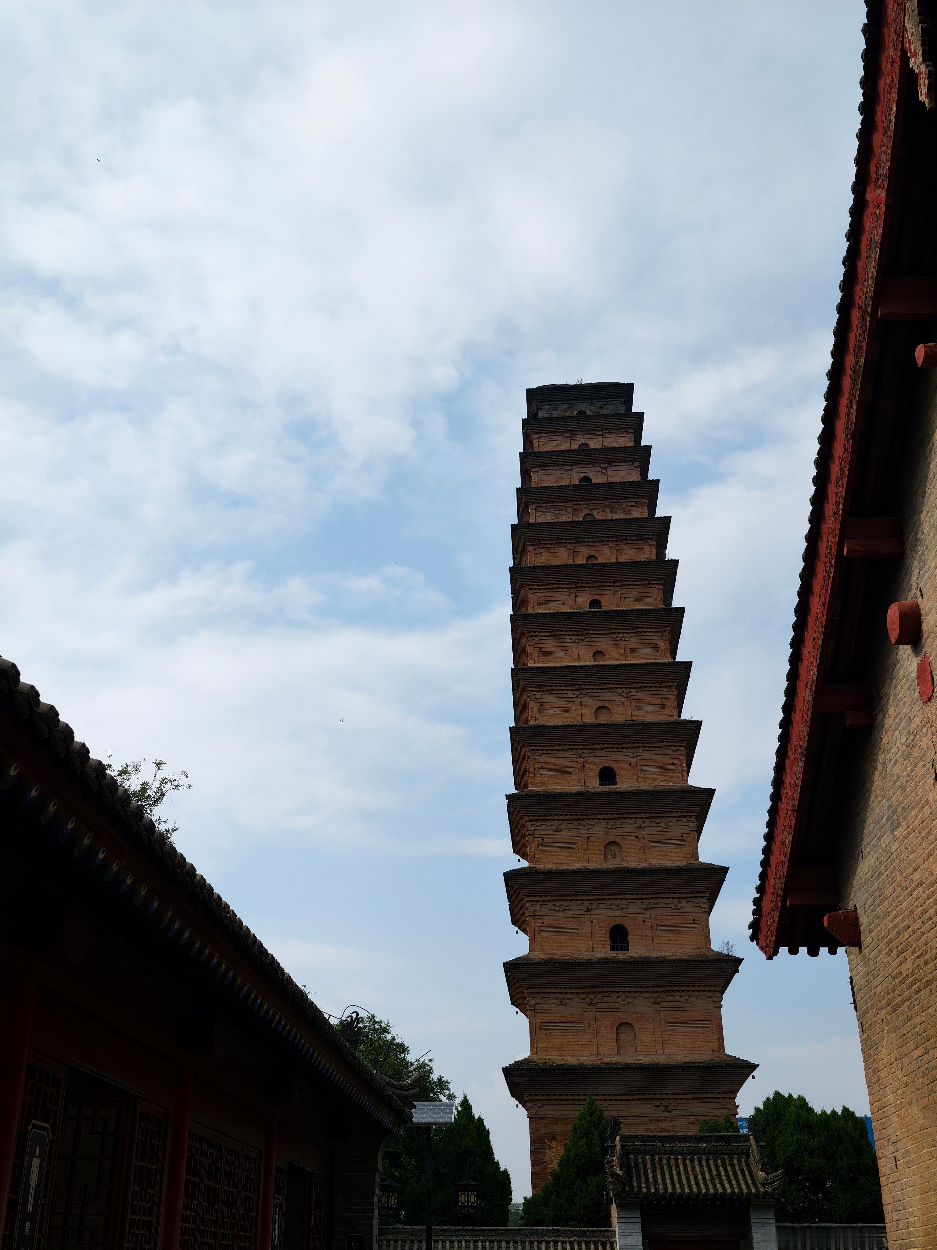 我老家陕西蒲城县的北寺塔，宋塔北宋绍圣三年（1096年）建，高47米、13层。车