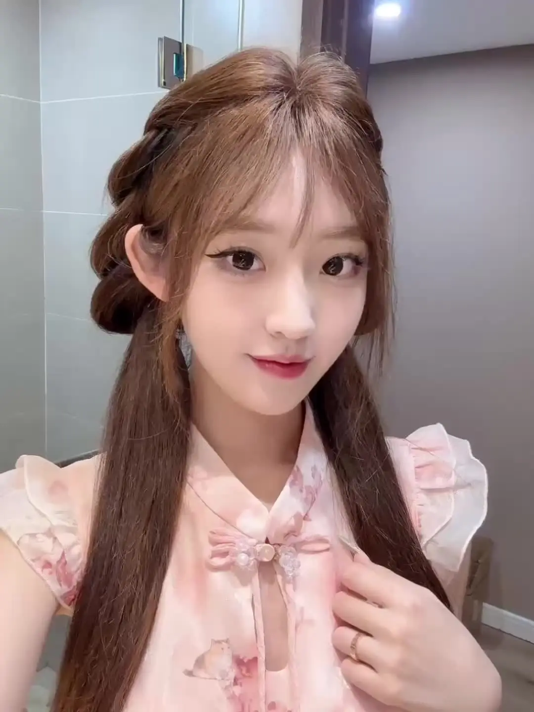 哟这不是来自红人馆，旁边也没有迷人的宝贝