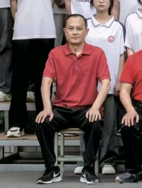 大快人心，原班主任老刘，学校已将其开除，撤销其教师资格，目前已经被刑拘了。

这