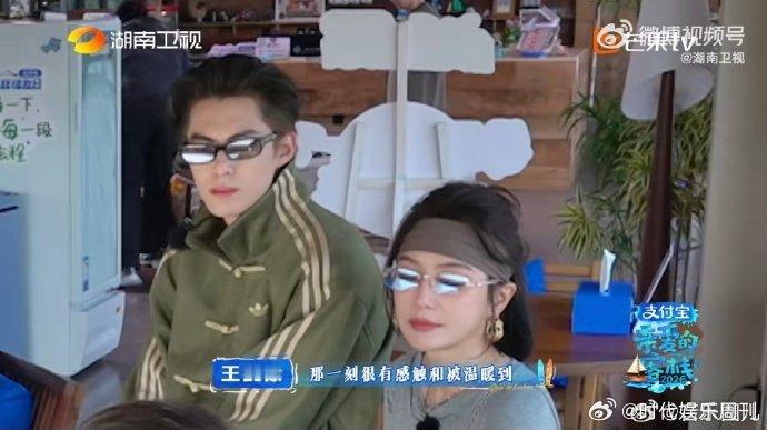 王鹤棣谈父子关系亲爱的客栈王鹤棣眼中的父爱沉默却有力，没有华丽言语，却用一生守护