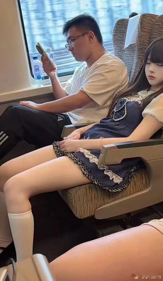 坐在里面的人 会觉得不自在吗？ 