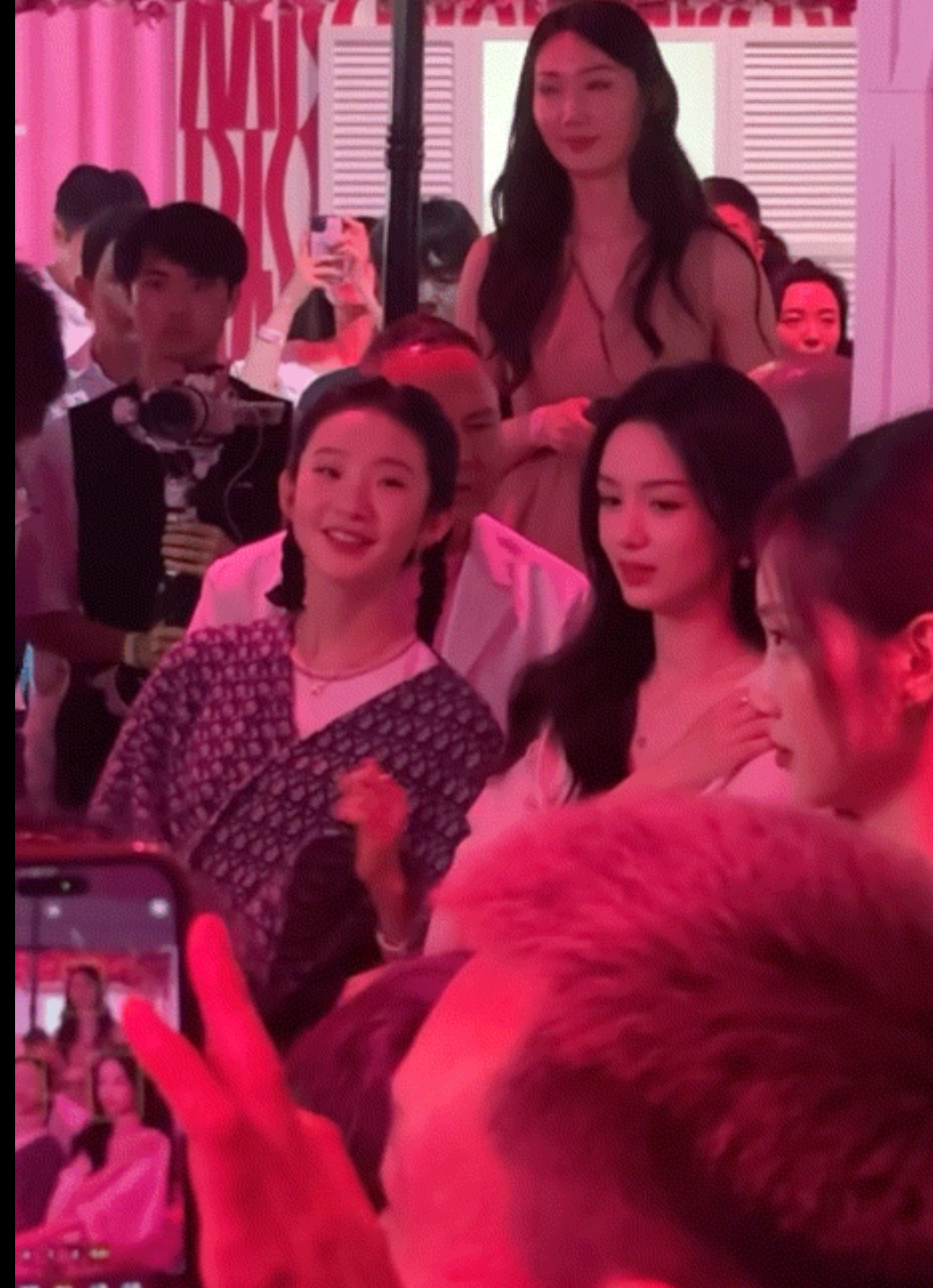 #周也张艺凡同框##周也张艺凡同框梦回少年的你# 想起少年的你里的两位了 ​​​