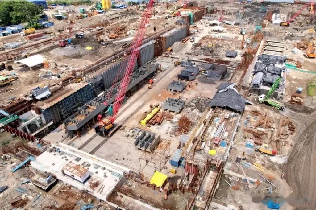 印度最大干船坞即将完工，比并计划于2025年前建造第二艘航母。
9月6日，据印度