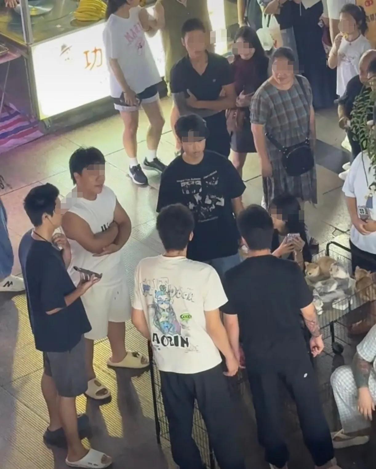 近日，重庆永川华川夜市一男子花600元买了一只品种猫，回去才两天小猫就精神萎靡、