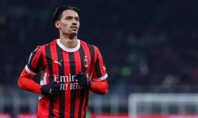 据Foot Mercato首席记者Santi Aouna消息，该记者更新了曼城与