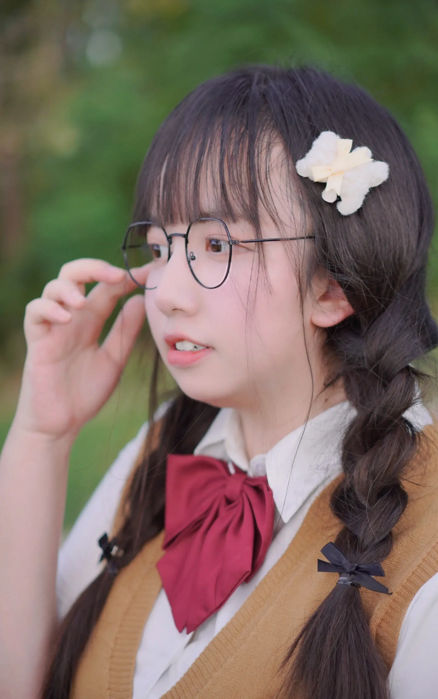 “我从远处呼唤她 她却听不见我”