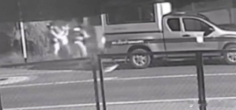 中国女子轻信网友赴泰旅游 遭绑架后跳车成功逃脱海外新鲜事 一名原计划前往新加坡留