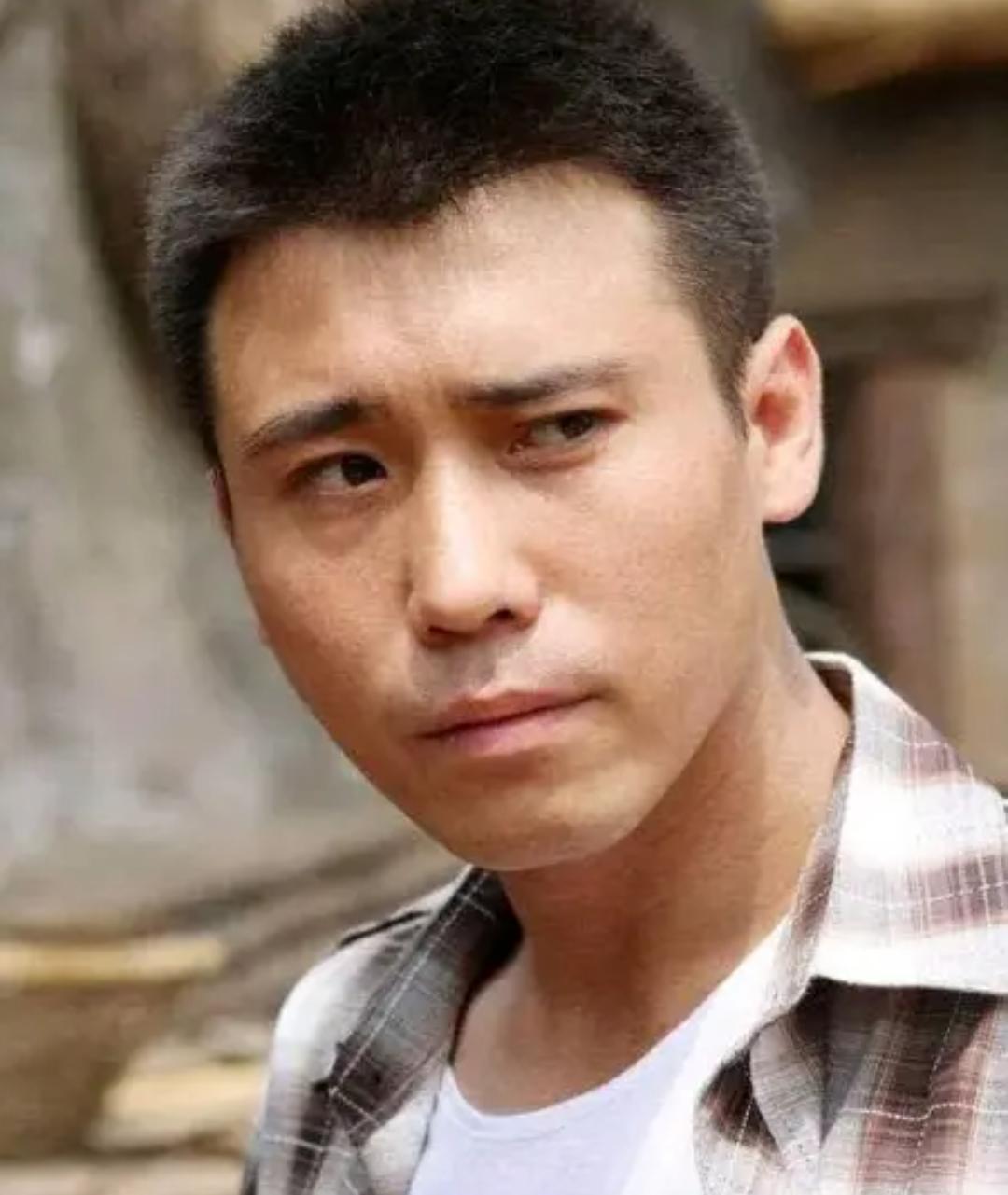 中年丧妻的辛柏青没想到，朱媛媛离世后，李乃文竟为他撑起半边天娱乐 明星