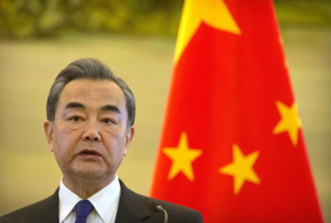 美国想全面封杀中国芯片，王毅外长撂下一句重话：赤裸裸的单边霸凌，中方坚决反对！