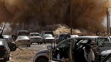 针对美国封锁，伊朗当前采取政治+军事+外交的多维应对策略。
军事层面硬对抗准备到