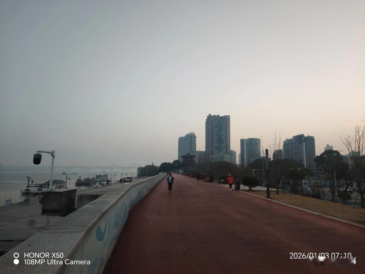 记录我的20262026年1月3日长江岸边晨练