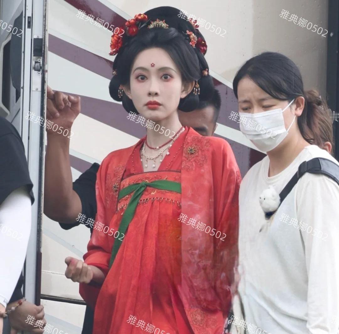 孟子义《尚公主》造型这事啊，真是红衣一甩，舆论翻天，眼妆一抹，网友集体“瞪眼”，