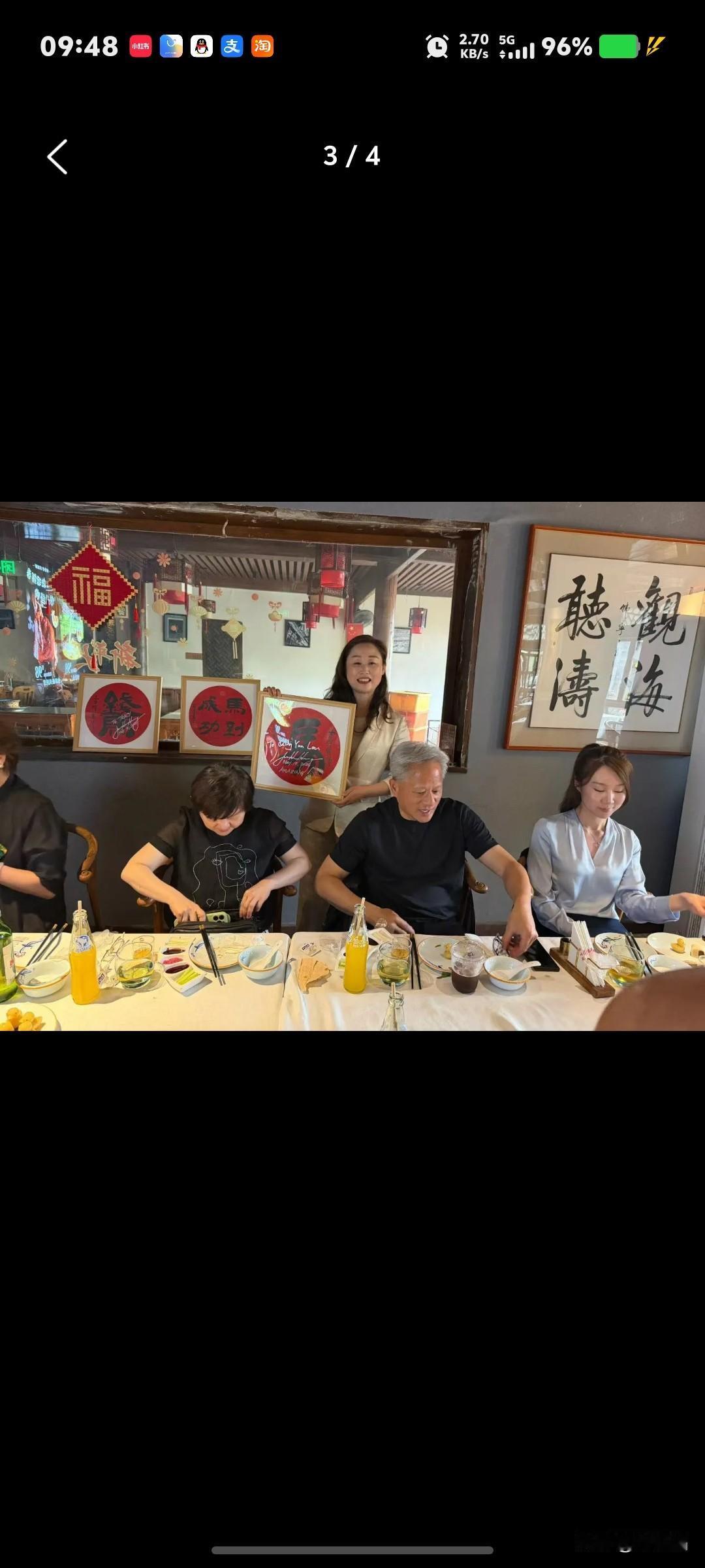 为什么她不说我是你的粉丝，我们家的烤鸭好吃，
她偏偏说这栋楼的历史，
这就是她最