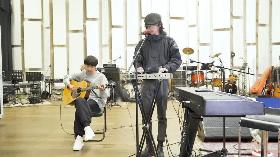 华晨宇新歌首唱 海口场新歌首唱现场见证，冲这个编曲水准，现场一定很震撼。 ​​​