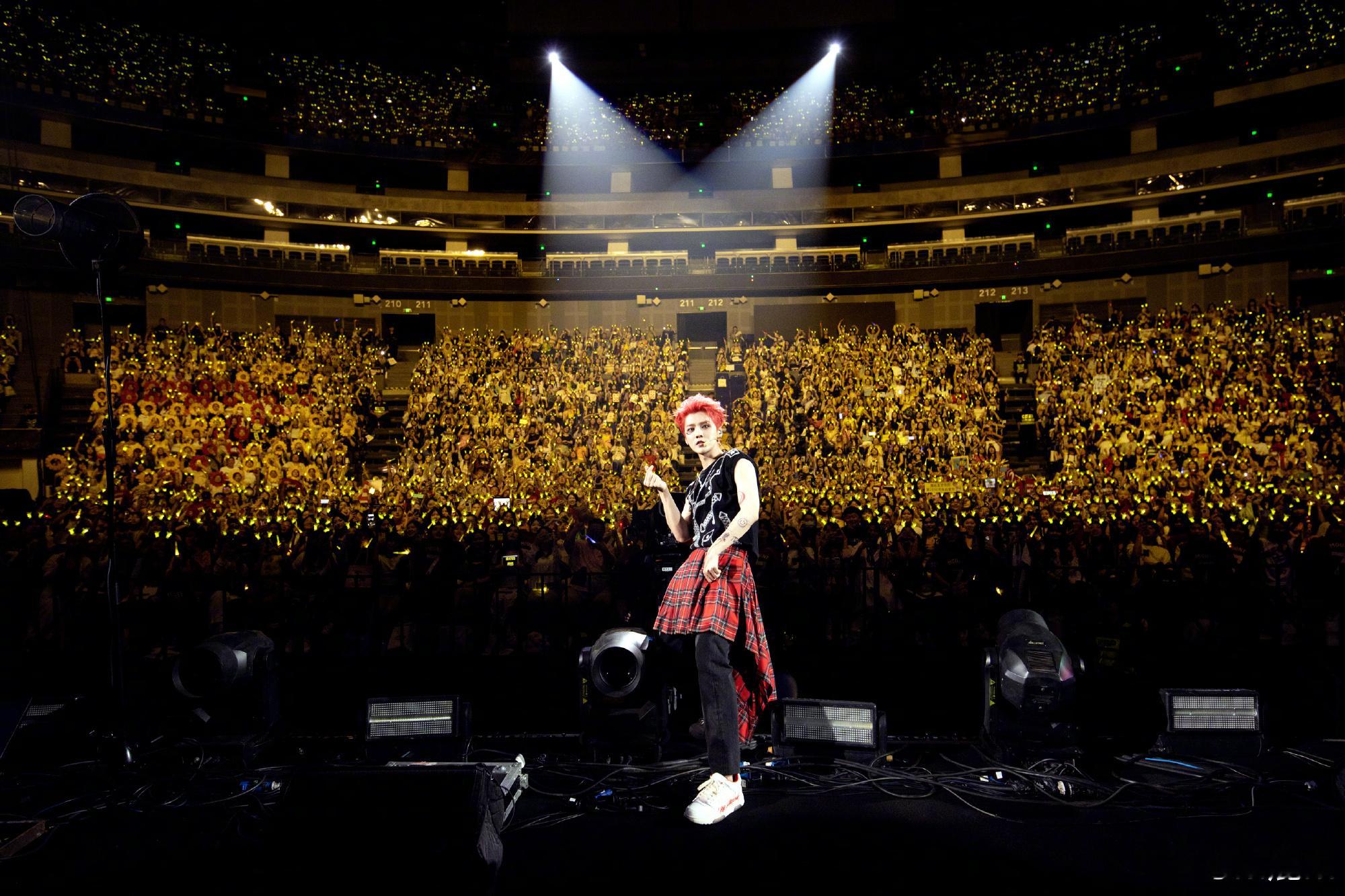 #鹿晗新歌# 新歌！！好听！！新歌！！好听！！新歌！！ ​​​