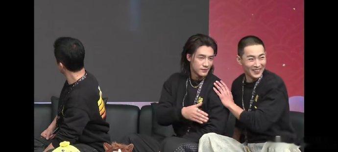 此沙被夸害羞了 《镖人》新浪扫楼此沙全程可爱在线！被夸就害羞脸红，反应真实又讨喜