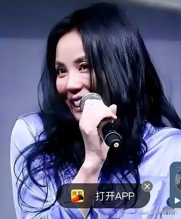 王菲的5次春晚造型哪个最好?
 
有人说审美这件事，从来都带着强烈的主观滤镜。喜