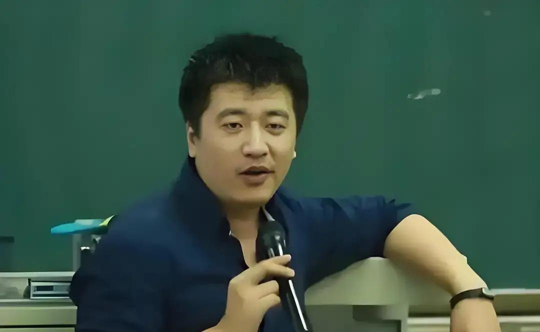 张雪峰一语戳破真相：“穷人孩子不读书，一生都会很辛苦；富人孩子不读书，万贯家财守