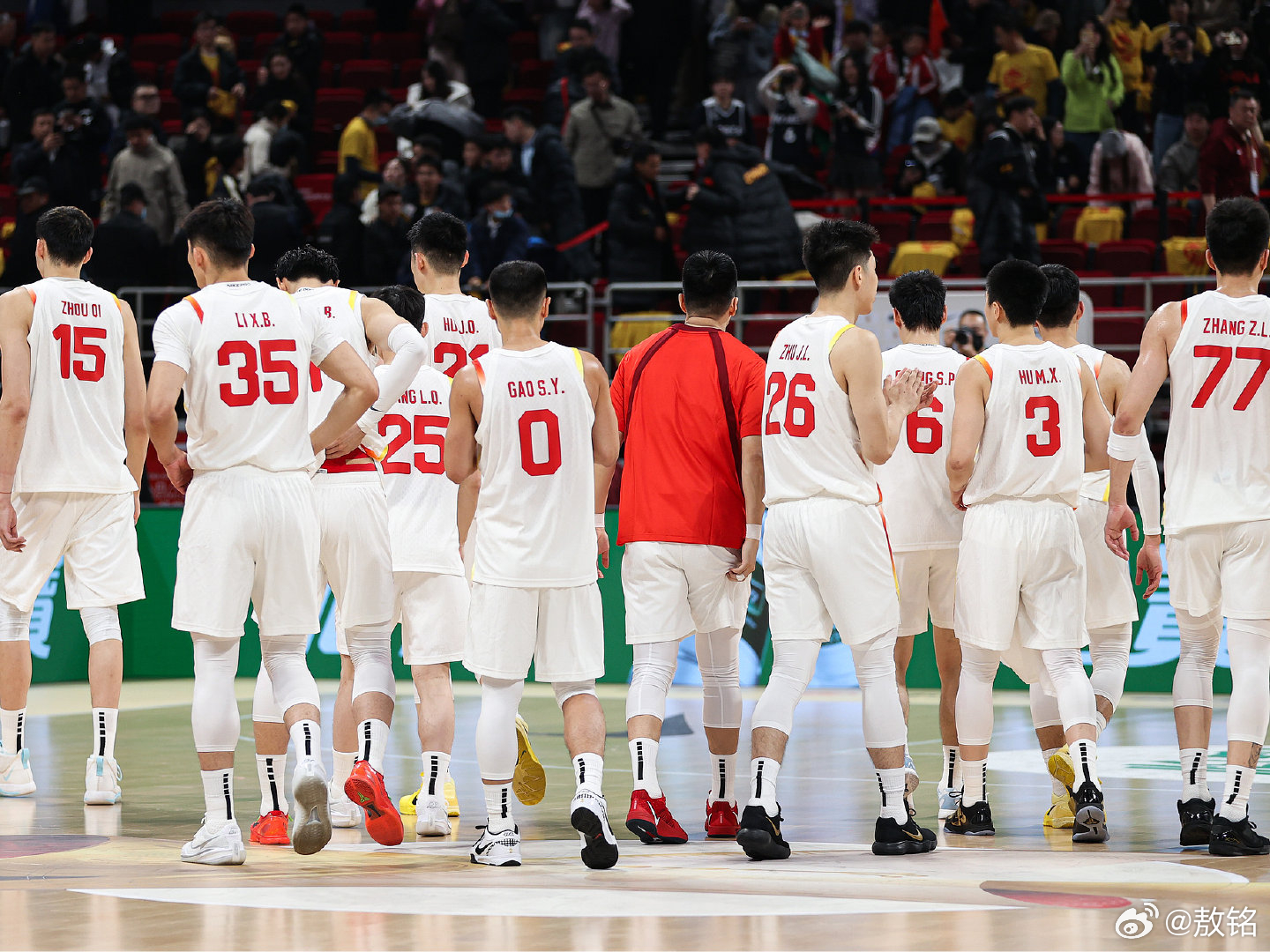 中国男篮主场不敌韩国男篮 可以这样简单理解：依靠中锋周琦往内线凿的战术，是一种鼠