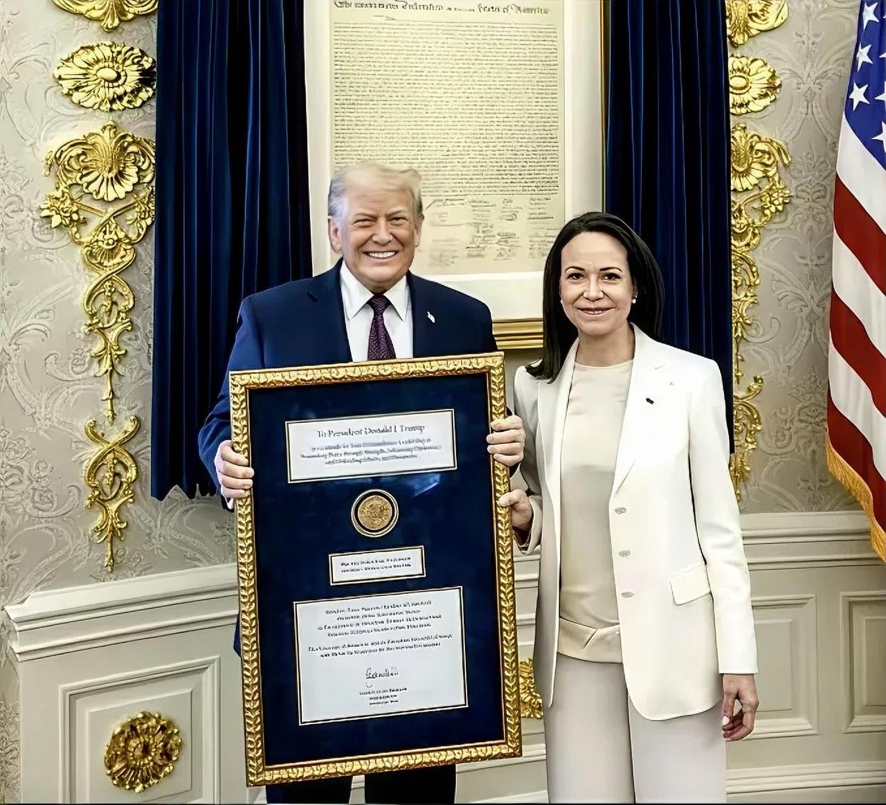 特朗普“获奖”后笑得合不拢嘴，诺贝尔和平奖成为国际笑话！

尽管挪威诺贝尔委员声