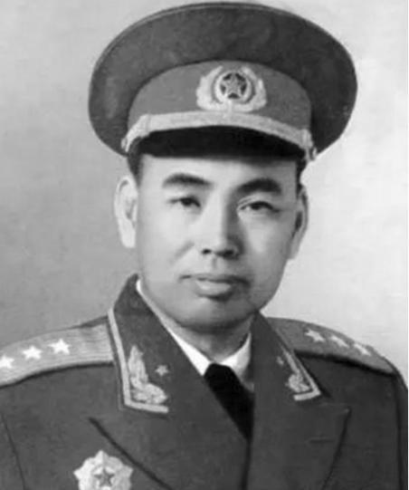 许世友突然改变多年生活习惯，聂凤智夫人何鸣察觉异样，对秘书说老许今天不对劲
19