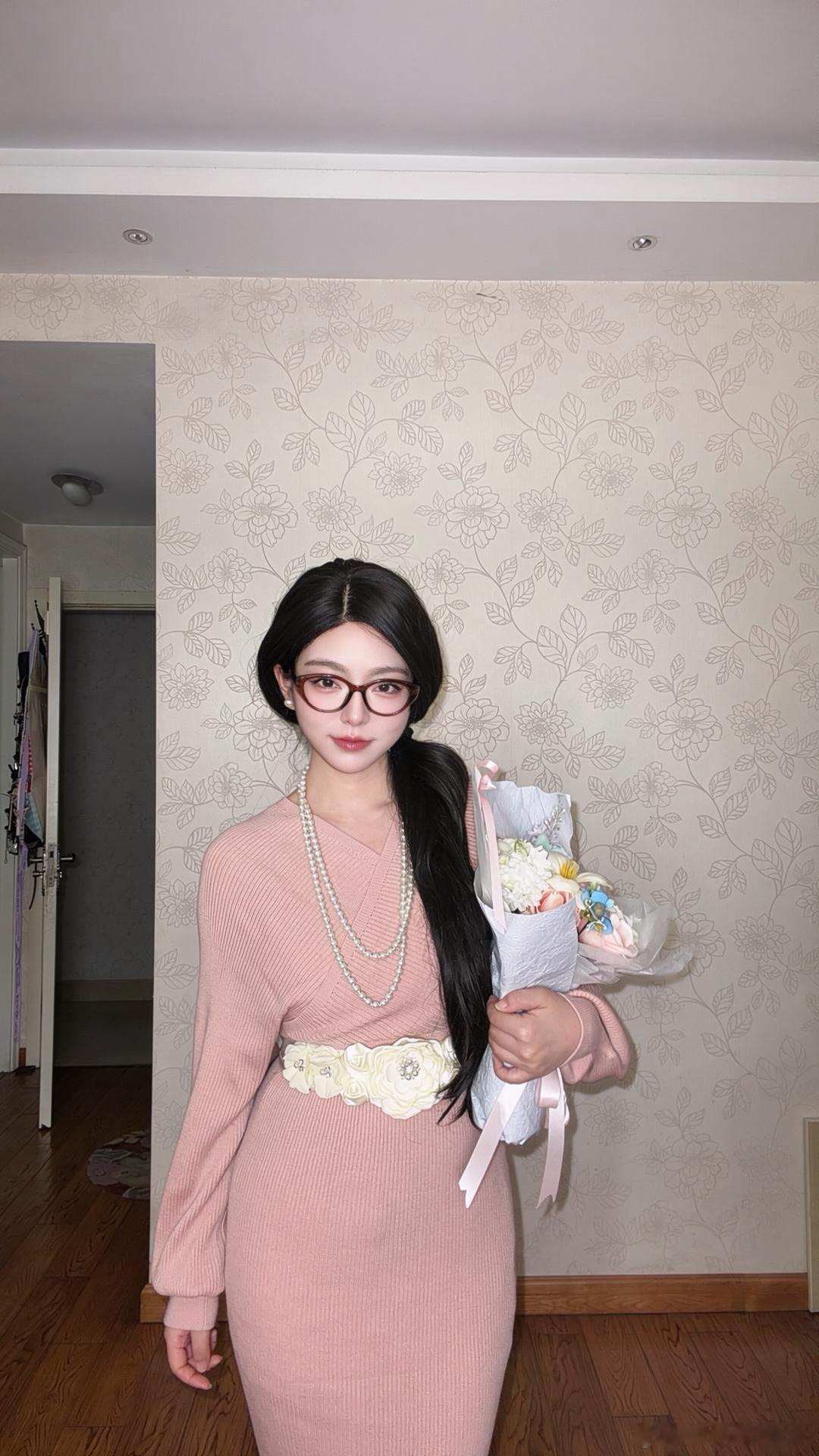 第一个发现我适合演熟女的人真是个天才 ​​​