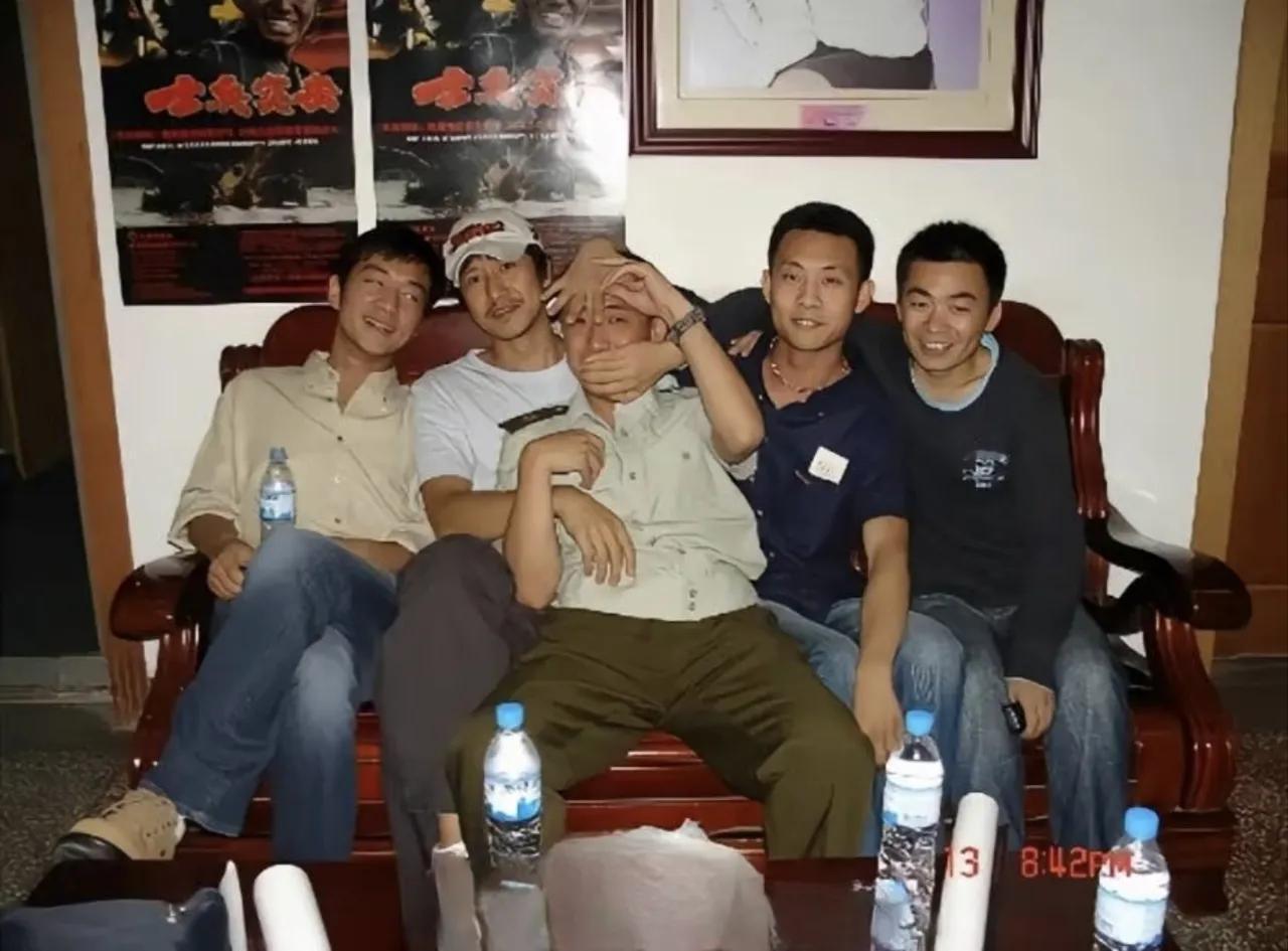 他们是士兵，也是我们的整个青春。
五个人，你能认出几个？我只看出来了最右边的张译